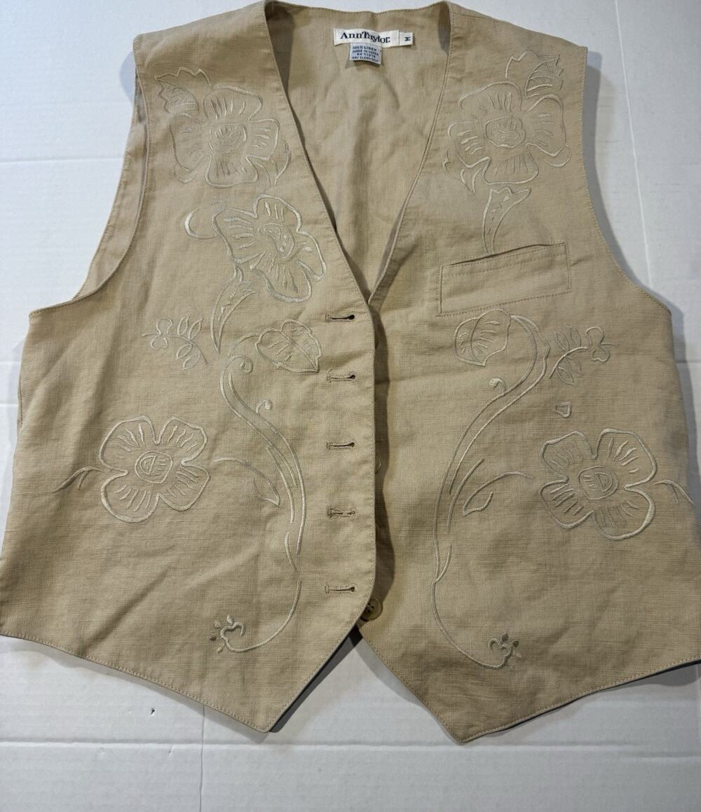 Ann Taylor Women’s Beige Floral Embroidered Button Front V-Neck Vest Size M